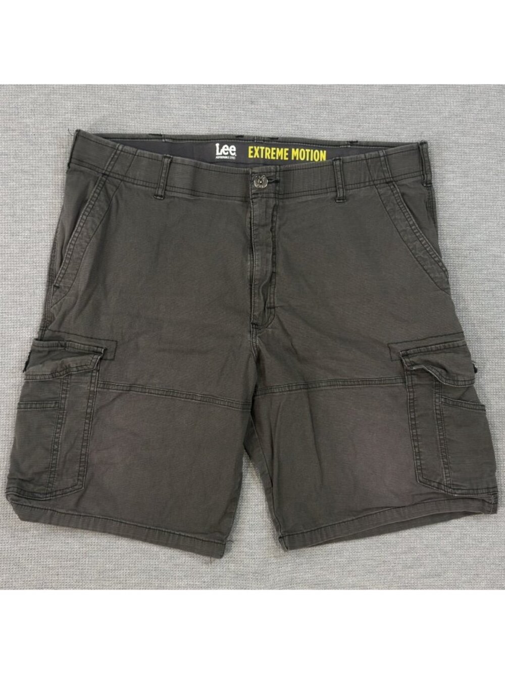 Lee Extreme Motion Swope Cargo Shorts Mens 40 Gray Relaxed Fit Mid Rise Stretch